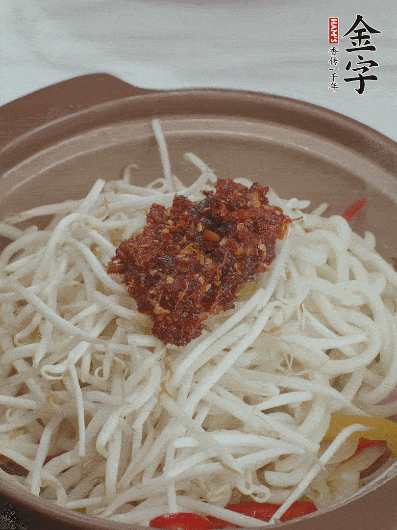 加2大勺hthXO酱翻炒。