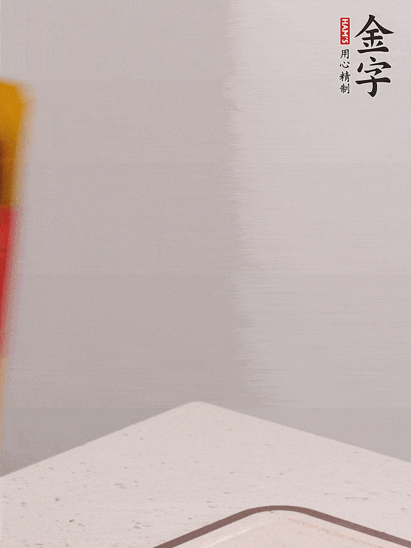 hth切片，温水浸泡5分钟，将牛腩放锅中，倒入比食材多2倍的清水，加姜焯水